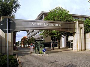 Archivo:Filmstudio Babelsberg Eingang