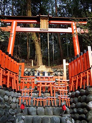 Archivo:Fushimi Inari mini torii
