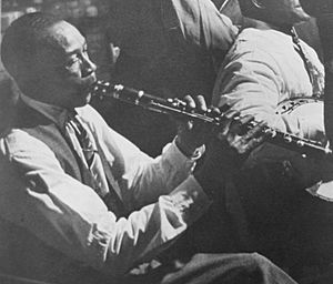 Archivo:George Lewis clarinet fingers Kubrick 1950