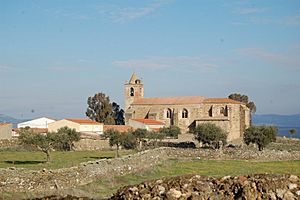 Archivo:Hinojal Iglesia