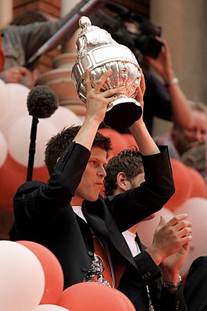 Archivo:Huntelaar Trophy