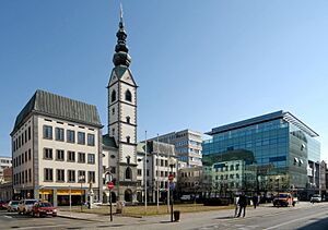 Archivo:Klagenfurt Domplatz Kirche 22022007 01