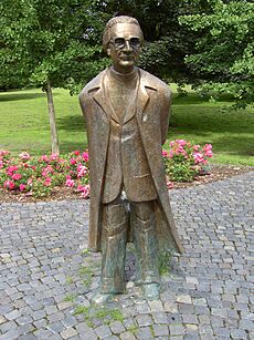 Archivo:Konrad Zuse Denkmal im Huenfelder Stadtpark