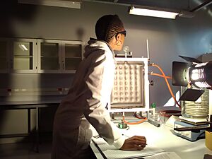 Archivo:Lady Physicist