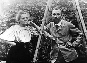 Archivo:M. Pierre et Mme. Sklodowska Curie, 1903