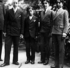 Archivo:Mehrpour Teymourtash with Crown Prince Mohammad Reza Pahlavi at Le Rosey in Switzerland