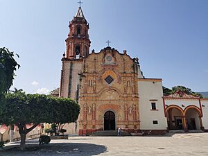 Archivo:Misión en Jalpan de Serra