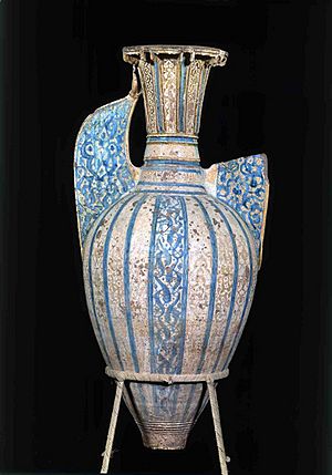 Archivo:Museo Arqueológico Nacional - 50419 - Jarrones de la Alhambra 01