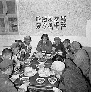Archivo:People's commune canteen