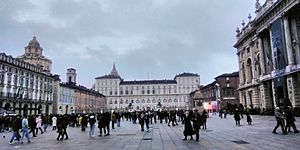 Archivo:Piazza Castello Turin Italy 27-12-2021