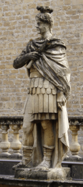 Archivo:Statue of Agricola at Bath cropped