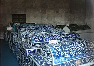 Archivo:Türbe Kilij Arslan II - tombs