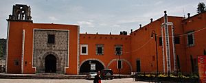 Archivo:Templo del Hospital, Acámbaro, Estado de Guanajuato, México 