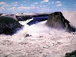 Archivo:Teton Dam failure