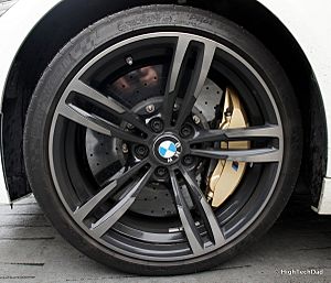 Archivo:Tires - 2015 BMW M3 (15980458606)