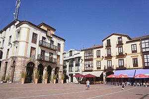 Archivo:Torrelavega - Plaza Baldomero Iglesias
