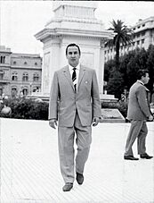 Archivo:Toto Lorenzo caminando