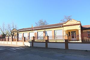 Archivo:Villalmanzo, colegio Montearlanza