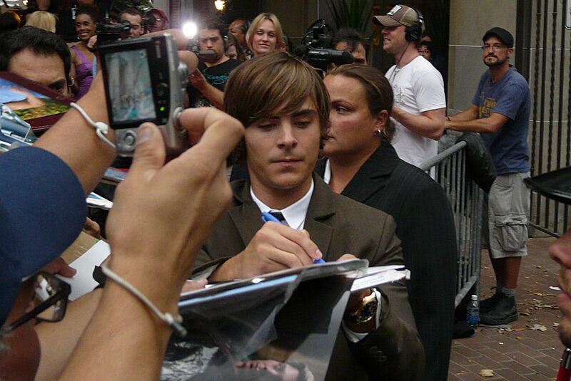 Zac Efron TIFF08 (cropped)