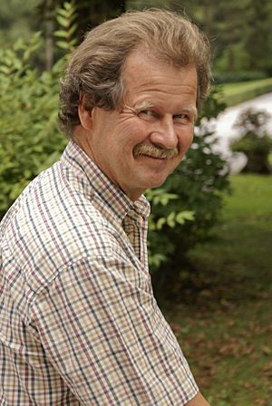Archivo:07-09-02 14-44-06 Manfred Nowak 1