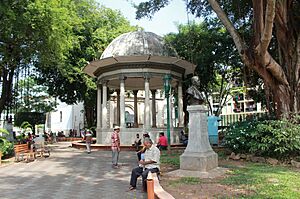 Archivo:08-075-DMHN PARQUE DE SANTA ANA - Flickr - Anelita PunkRock (1)