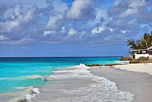 Archivo:Barbados beach (6735320631)