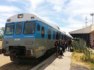 Archivo:CAF 593 en Estación Santa Rosa