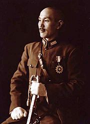 Archivo:Chiang Kai-shek in full uniform