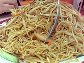 Chicken chow mein by roland in Vancouver.jpg