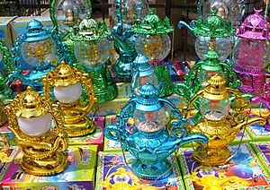 Archivo:Colorful plastic ramadan lanterns