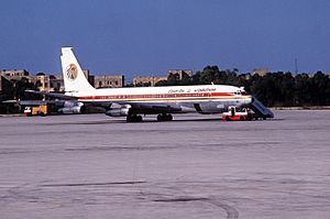 Archivo:Egypt Air Boeing 707 in Malta