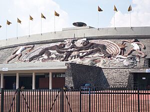 Archivo:Estadio Olímpico Universitario Mexico (RunningToddler)