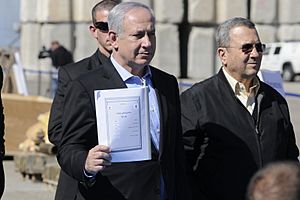 Archivo:Flickr - Israel Defense Forces - Prime Minister and Defense Minister at Weaponry Display