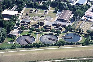 Archivo:Flug Leer nach Emden 2010 11