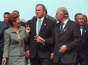 Archivo:George W. Bush, Mireya Moscoso and Fernando de la Rúa in 2001