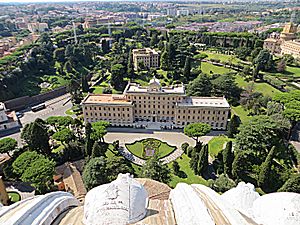 Archivo:Giardini Vaticani - Chiesa di Santa Maria Regina della Famiglia - panoramio