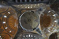 Archivo:Hagia Sophia's 30.6m ⌀ main dome and semidomes (8393605687)