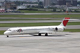 Japan Airlines MD-90(JA8029) (3654614260).jpg