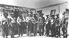 Archivo:Magonistas mexicanos en Tijuana 1911
