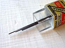 Archivo:Mechanical pencil lead spilling out 051907