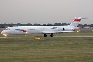 Archivo:Norwegian MD-82