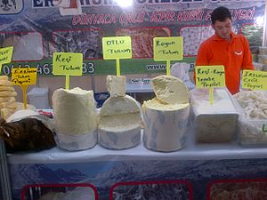 Archivo:Otlu tulum peyniri