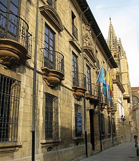 Palacio de Velarde - Oviedo - panoramio.jpg
