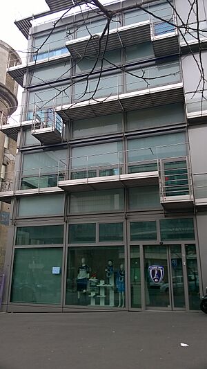 Archivo:Paris FC head office