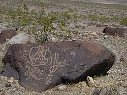 Archivo:Petroglyphs2-above Mesquite Springs-800px