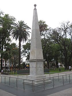 Archivo:Piramide Plaza Belgrano
