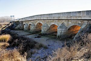 Archivo:Puente de Carrenava sobre el río Valdeginate