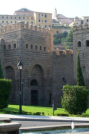 Archivo:Puerta de Bisagra Antigua o Puerta de Alfonso VI