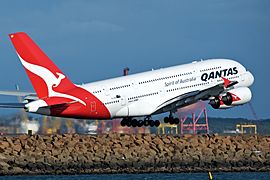 Archivo:Qantas A380 VH-OQB Sydney