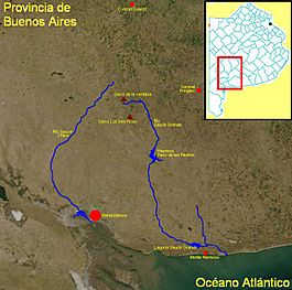 Archivo:Río Sauce Grande y Sierra de la Ventana